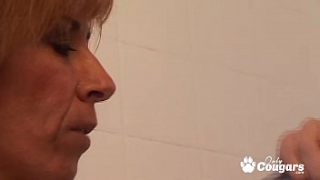 Preview 3 of Tetpna - Vivian West Finger Bangs Some Cougar Pussy