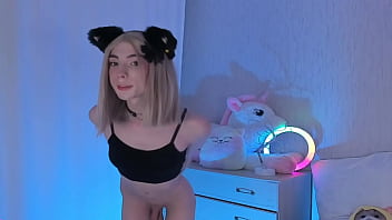 Preview 4 of Vrigin Xxx - Sweet Eaton Dancing Half Naked