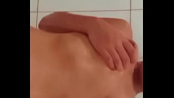 Preview 2 of Granny Iran - Novinha se exibindo no banho
