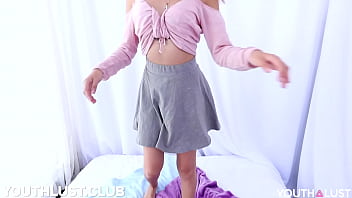 Preview 3 of Mom Need Hlpe Dad Fuk Xvideo - Debut porno de Kelly YouthLust Intro