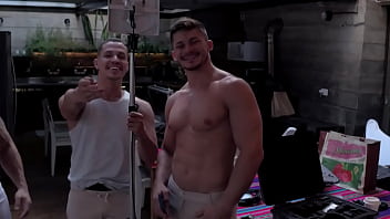 Preview 4 of Xnxx Indin Videos - Making OF  - Diego Mineiro &amp_ Peralta - Bareback (O Dotado da Casa ao Lado)
