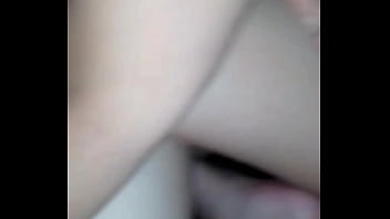 Preview 2 of Deutsch Amateur - mi mucama limpia la casa y me encuentra viendo porno y decide acompa&ntilde_arme y hacerme rica paja