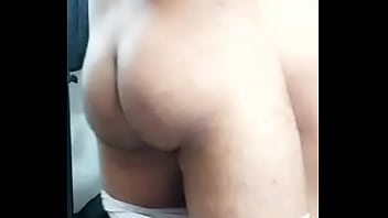 Preview 1 of Squirt Boobfeed - Gays esfregando caralhos um no outro Esses dois est&atilde_o um em cima do outro.