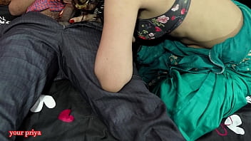 Preview 2 of Forced Sex Fat Mother And Son - करवाचौथ स्पेशल,  प्रिया ने गिफ्ट के बदले अपनी गांड चुदवायी | साफ़ हिन्दी आवाज में |