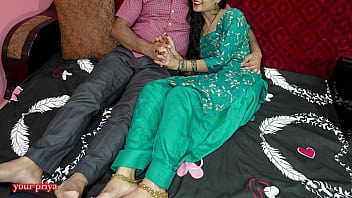 Preview 1 of Forced Sex Fat Mother And Son - करवाचौथ स्पेशल,  प्रिया ने गिफ्ट के बदले अपनी गांड चुदवायी | साफ़ हिन्दी आवाज में |