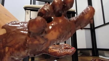 Preview 4 of 10yers Girls Xxxvideo Hd - My feet with varnished nails,  all covered with chocolate cream