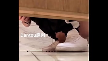 Preview 2 of Videos Sxs Mom - Pu&ntilde_eta en el ba&ntilde_o 2