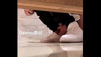 Preview 3 of Videos Sxs Mom - Pu&ntilde_eta en el ba&ntilde_o 2