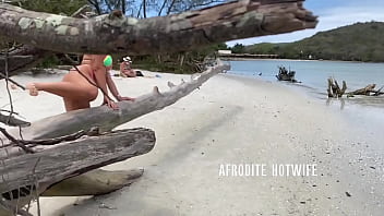 Preview 1 of Piss On Maria Ozawa - Na praia Afrodite RJ
