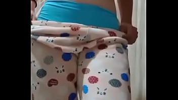 Preview 1 of Mon And Son Sexvideo - Rica morrita se desnuda para nuestro deleite