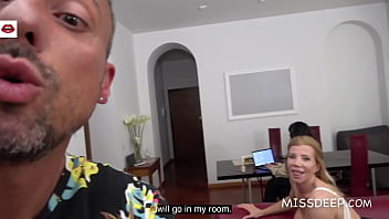 Preview 2 of Slipping Sister - HAHAH!! I put my cock in cunt while my wife is working: Lara De Santis (FULL SCENE) - MISSDEEP.com