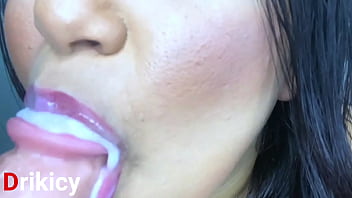 Preview 4 of Hollydoll Manyvids - SAFADA DELICIOSA TE FAZENDO GOZAR NA BOQUINHA,  CONTROLANDO A SUA PUNHETA,  MORENA SAFADA FAZENDO ORAL