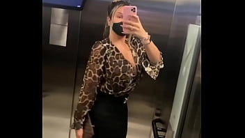 Preview 4 of Princesskate1 Periscope - Qual desses 2 looks te d&aacute_ mais tes&atilde_o? Academia ou empres&aacute_ria?