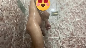 Preview 4 of Night Bed Mom - Aquele banho gostoso pra relaxar,  minha rola est&aacute_ at&eacute_ mole de tanto foder!  Inscreva-se no canal YouTube grandao58