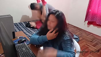 Preview 3 of Boss Dex - Esposa cornuda paga mis deudas mientras yo me follo a su amiga: llego a mi casa y esta mi esposa con su rica amiga y mientras ella paga mis deudas yo le destroso el rico culo a su amiga con mi gran polla ,  casi nos pilla