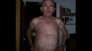 Preview 1 of Gwfaga - En mi habitaci&oacute_n desnudo