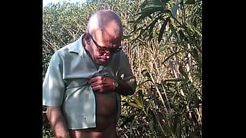 Preview 1 of New Pourn - Desnudo en un parque p&uacute_blico