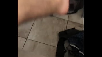 Preview 1 of Se Mete El Palo De Escoba - Sacando la malilla,  ElMyklo