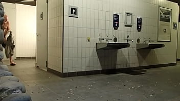 Preview 1 of Hihi Hi - exhib dans des toilettes de l&#039_autoroute (tain)