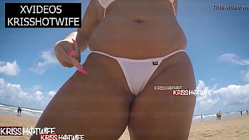 Preview 2 of Tamanna Xxxvideos - Kriss Hotwife De Micro Bikini Transparente Na Praia Da Bahia