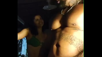 Preview 1 of Tit Fights - O marginal do meu personal me deixou molhada e deu aula na putaria