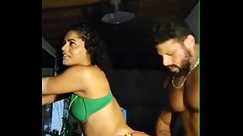 Preview 4 of Tit Fights - O marginal do meu personal me deixou molhada e deu aula na putaria