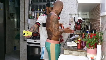 Preview 1 of Hiddencam Masturbaion - A hist&oacute_ria do marido que n&atilde_o ajuda em casa e quer sexo o tempo todo (ferativo1))