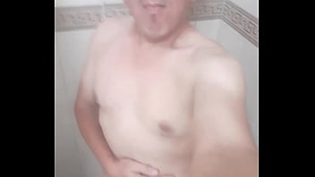 Preview 2 of Uae Woboydy Tube - Latino cantando sin ropa