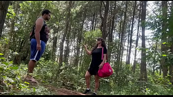 Preview 2 of Cock Hhf - Perdida no meio do mato um estranho me ofereceu ajuda e olha no que deu Part 1