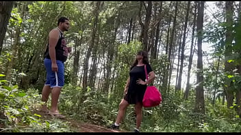 Preview 3 of Cock Hhf - Perdida no meio do mato um estranho me ofereceu ajuda e olha no que deu Part 1