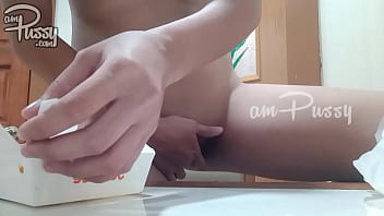 Preview 4 of Bokong Barat Besar - Amateur Asian girl is eating naked