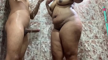 Preview 1 of Red 3gp Com - Meu enteado quase gozou na minha buceta ,  dei pra ele no banho sem meu marido saber!