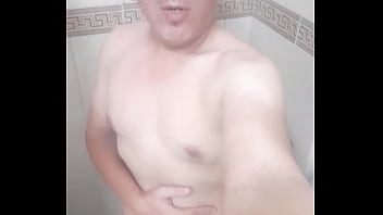 Preview 4 of Mom 40age Sex With Son - En el ba&ntilde_o desnudo y cantando