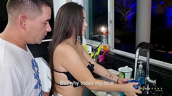Preview 1 of Niave Cutie Blowjob - Mariana Martix fucks Kourtney Love&#039_s husband in the kitchen