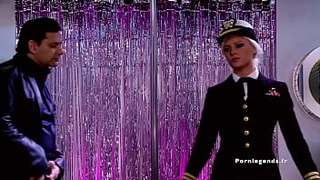 Preview 1 of Kazino Pobeda Rabochee Zerkalo - Katie Kox se fait baiser par derri&egrave_re par une salope avant de se faire arroser les seins par un mec