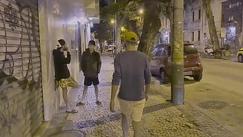 Preview 1 of Indan Sex School Vilag - E meu amigo transamos com um cara que andava Lapa sem frescuras Bareback HSP Productions