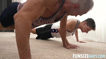 Preview 1 of Tubedy Bf - StepDaddy&#039_s Lil Treats For Every Push Up Does