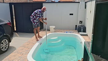 Preview 2 of Best Hd Thai - Corno chega em casa da de cara com esposa de quatro dando pro piscineiro da casa!