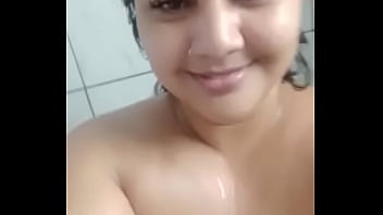 Preview 4 of Russiaan Mom - Mary esposa cadelona no banho mostrando as tetas pra todos voc&ecirc_s