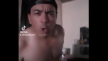 Preview 2 of Uyi Jkffa Skjj Aha Fehaja - Un hombre sexy