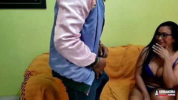 Preview 2 of Myanmar Sex Video 10 - funcion&aacute_rio do meu marido veio buscar o documento ,  n&atilde_o aguentei de tes&atilde_o e acabei sentando no documento dele (completo no RED)
