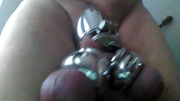 Preview 3 of Clips Catsiut - extrem split balls