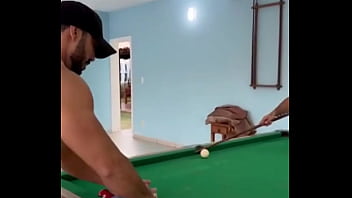 Preview 1 of Snnuy Xxnx - Chamei os amigos pra jogar sinuca e me fizeram pegar em seus tacos. - Free