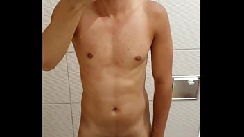 Preview 1 of Xxx Sanju Lain Full Muvi - Novinho gostoso gozando na frente do espelho