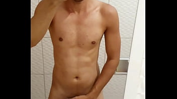 Preview 4 of Xxx Sanju Lain Full Muvi - Novinho gostoso gozando na frente do espelho