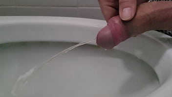 Preview 1 of Laa Rhoades - Morning piss