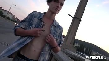 Preview 1 of Mujer Cachonda Com Un Carro - Johny Walsh in Prague