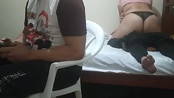 Preview 3 of Syndy Pearl - la esposa de mi mejor amigo es una cachonda cada ves que voy me empieza a manosear estado su esposo ay Le gusta Chuparme la Polla y El cornudo de mi amigo no se da de cuenta cuando me LA FOLLO QUE RICO CULO