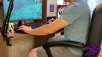Preview 1 of 3x Old Woboydy Com - My boyfriend plays World of Warcraft,  and I wanted to feel the cock in my mouth AnnyCandy Painboy