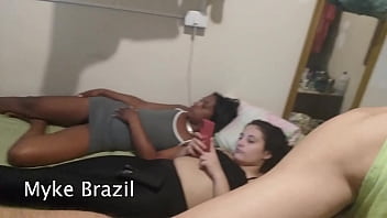 Preview 4 of Midget Creampie Interracial - Myke brazil recebe a duda e mulata na sua para para com ele. Veja Filmes Completo X-Video RED